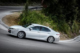 Hybrydowa Toyota Camry 2019