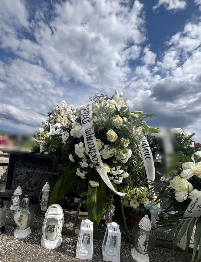 Tuszów Narodowy. Grób Dominiki i Grzesia, którzy zginęli w tragicznym wypadku