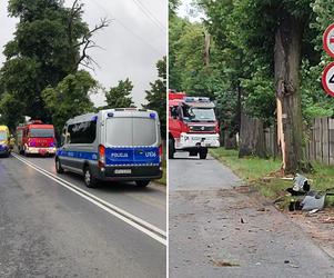Poznań. Śmiertelny wypadek na Meteorytowej! 46-latek zginął w rozbitym volkswagenie [ZDJĘCIA]