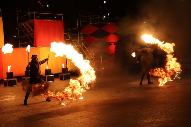 Fire show na pl. Teatralnym przy CSK w Lublinie. Było gorąco! 