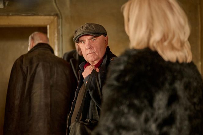 Na Wspólnej odc. 4042. Dana (Beata Zarembianka), Hebel (Tadeusz Huk), Zawias (Sławomir Sulej)