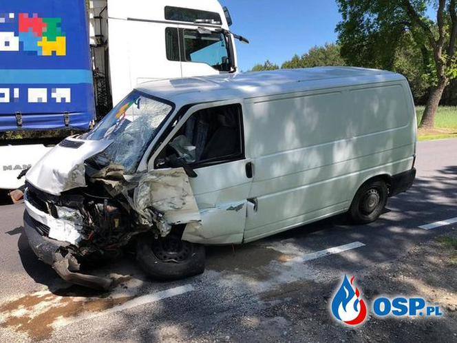 Czołowe zderzenie pod Glinojeckiem! Dwoje dorosłych i niemowlę w szpitalu! Na miejscu śmigłowiec