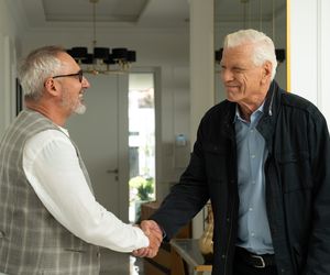 M jak miłość odc. 1893. ogrodnik Mirek (Marcin Sosnowski), Adam Werner (Jacek Kopczyński)