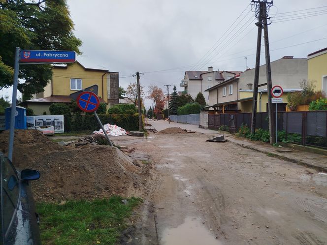 Kończy się remont, a właściwie budowa z kostki ulicy Fabrycznej w Siedlcach