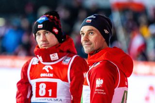 Kamil Stoch i Piotr Żyła jednym, niespodziewanym komunikatem wywołali ogromne poruszenie. Chodzi o ich zdrowie, to już pewne 