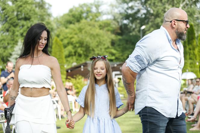 Tomasz Oświeciński, jego córka Maja Oświecińska i żona Aleksandra