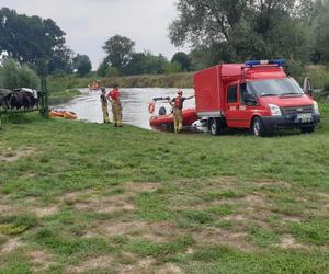 Groza w trakcie spływu kajakowego! Cztery osoby wpadły do wody