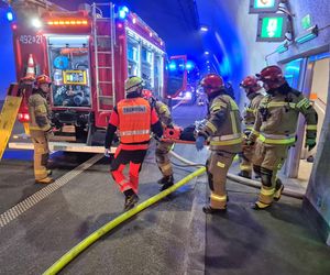 Tunel na Zakopiance został zamknięty. Przeprowadzono specjalną akcję służb ratunkowych
