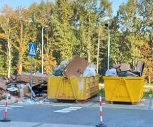 Kontenery na osiedlu Nowy Nikiszowiec w czasie zasiedlania