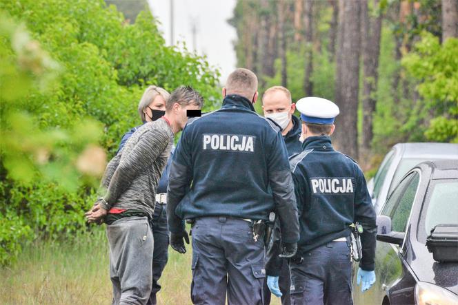 Pijany motocyklista uciekł przez las. Złapała go policja