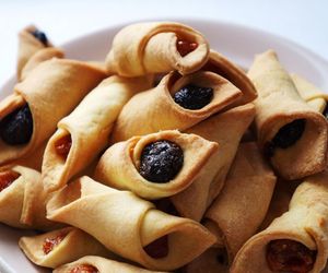 Ciasteczka z powidłami śliwkowymi. Prosty przepis na kruche rożki ze śliwkami