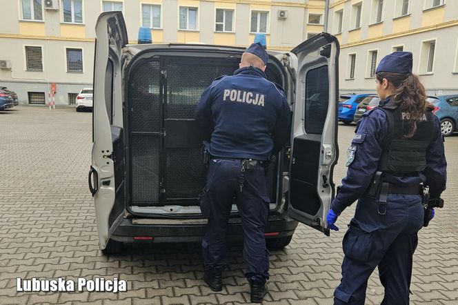 Złapał za nóż i zadawał ciosy. Kłótnia współlokatorów mogła zakończyć się tragedią