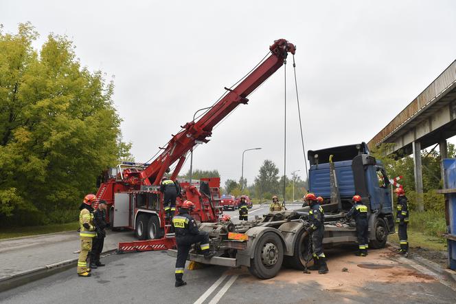 Ciężarówka na boku