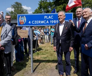 W Toruniu jest plac 4 czerwca. Odsłonięto pamiątkową tablicę