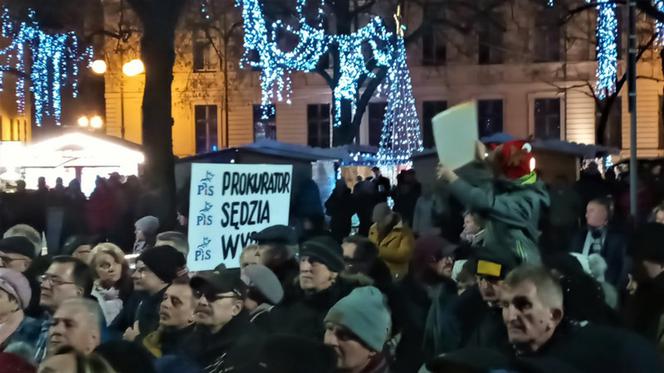 Manifestacja w obronie sądownictwa w Szczecinie