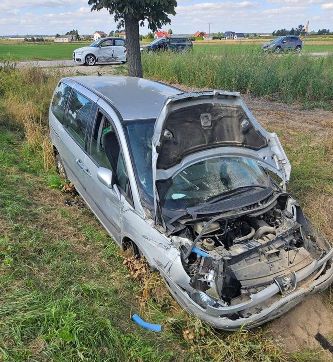 Kolizja dwóch samochodów osobowych w miejscowości Chromna na DK2 pod Siedlcami