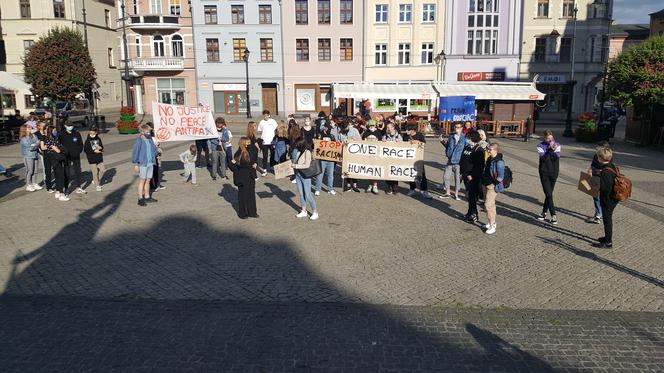 Protest w Grudziądzu, przeciwko agresji i dyskryminacji rasowej w Ameryce