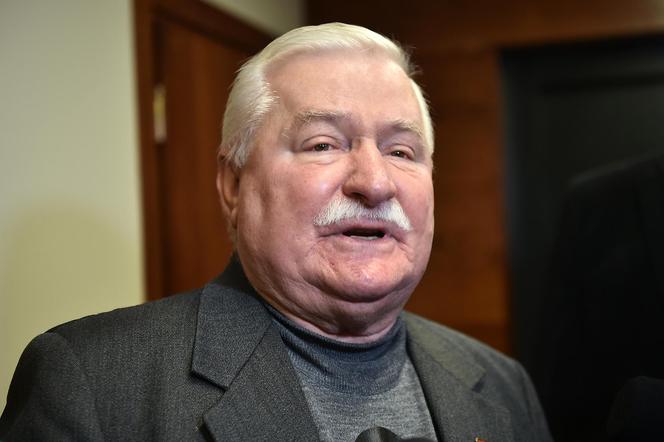 Lech Wałęsa poszedł na mszę. Nie przewidział, jak go potraktują  