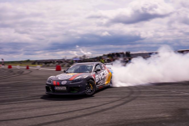SkillZone Festiwal - motoryzacyjne emocje na lotnisku w Mielcu