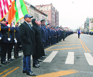 Setki pożegnały nowojorskiego policjanta