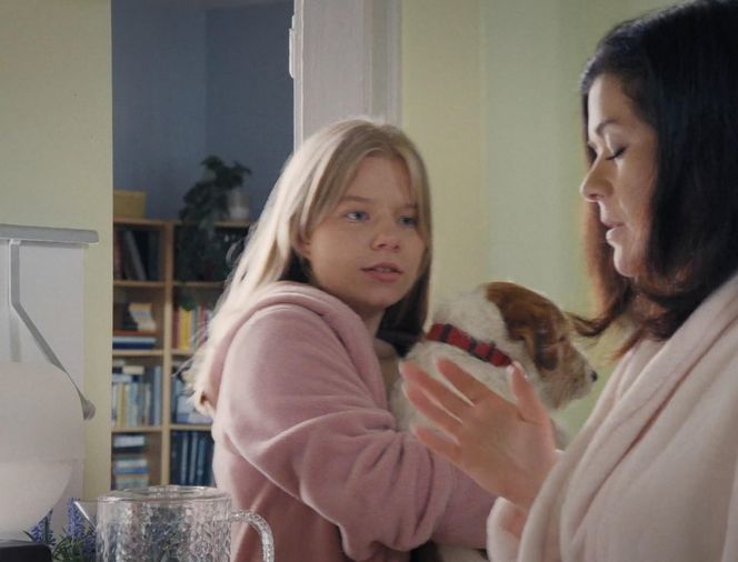 M jak miłość, odcinek 1872: Kinga (Katarzyna Cichopek), Lenka (Olga Cybińska)