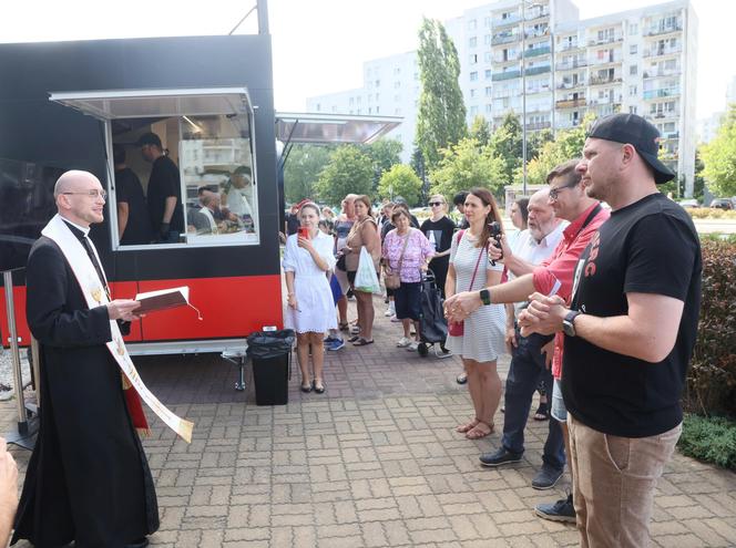 Otwarcie budki z kebabem Filipa Chajzera na Ursynowie