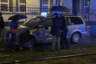 Taksówkarz zaatakowany nocą. Awantura z pościgiem w centrum Warszawy