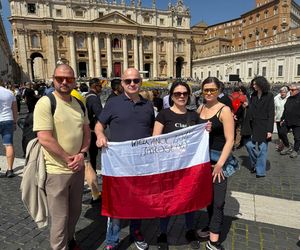 Przyjechali do Rzymu, by spędzić tu święta. Śmierć papieża była dla nich zaskoczeniem