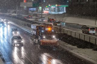 Ogłoszono akcję ALFA. Pierwszy atak zimy sparaliżował Warszawę