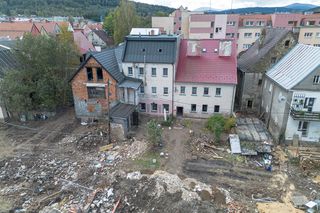 Rodzina z Lądka-Zdroju walczy o powrót do normalności. Rozpoczęli osuszanie domu 