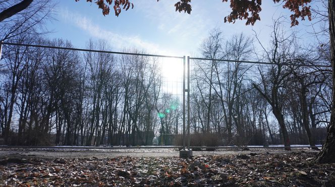 Zakaz wstępu do jednego z najstarszych parków w Lublinie. Teren został ogrodzony