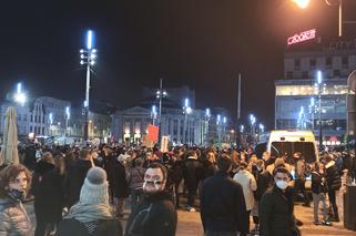 Protest kobiet w Katowicach. Ponad 20 tysięcy osób demonstrowało na rynku i katowickich ulicach. Takich tłumów Katowice jeszcze nie widziały [ZDJĘCIA, WIDEO]