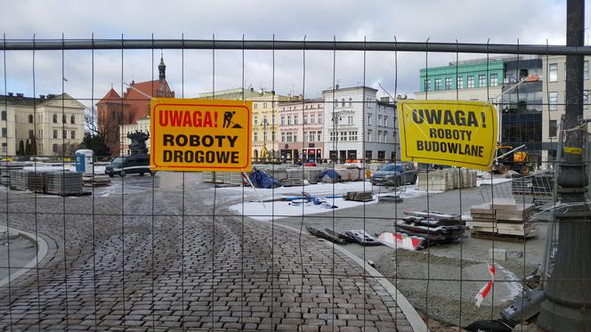 Stary Rynek w Bydgoszczy pięknieje w oczach. Zaglądamy na plac budowy! [ZDJĘCIA]