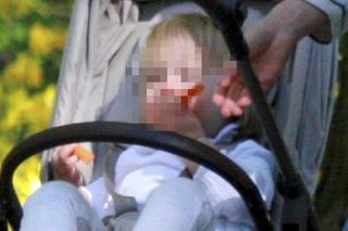 Kasia Tusk z córeczkami na spacerze