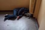 Winda umazana KAŁEM, śpiący bezdomny, wszędzie śmieci. Tak żyje się w wieżowcu w Kielcach!