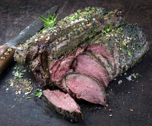 Pieczony dzik faszerowany PRZEPIS Magdy Gessler z Kuchennych rewolucji w Jastrowiu