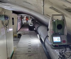 Drążenie tunelu pod Pisarzową w ramach modernizacji linii 104