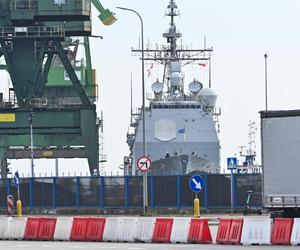 Amerykański krążownik rakietowy typu Ticonderoga USS Normandy wpłynął do portu w Gdyni