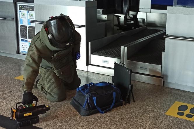 Pilnujmy bagaży na lotniskach.  Przypomina straż graniczna 