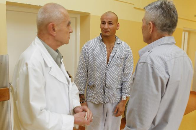 Artur Szpilka w rozmowie z lekarzami