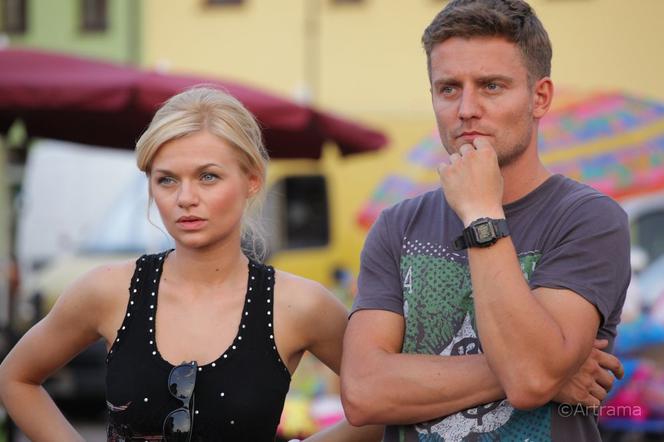 NA DOBRE I NA ZŁE odc. 500. Agata Woźnicka (Emilia Komarnicka), Przemek Zapała (Marcin Rogacewicz)