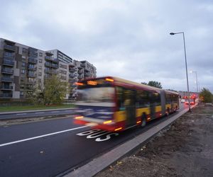 Jest nowy buspas w Warszawie. Pasażerowie szybciej dotrą do metra