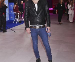 Spodnie spłatały figla Bartoszowi Gelnerowi na ramówce TVP