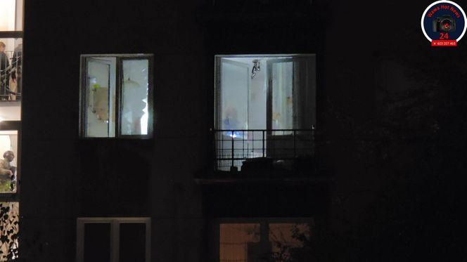 Furiat szalał na Mokotowie. Zrzucał meble na samochody