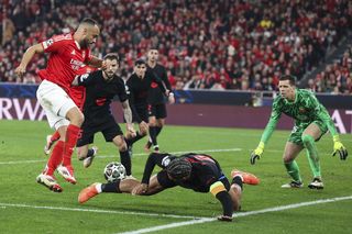 Barcelona wygrywa na Estadio da Luz. Wielki mecz Szczęsnego!