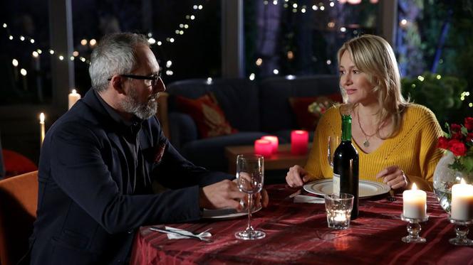 M jak miłość, odc. 1502. Adam Werner (Jacek Kopczyński), Agata (Katarzyna Kwiatkowska)