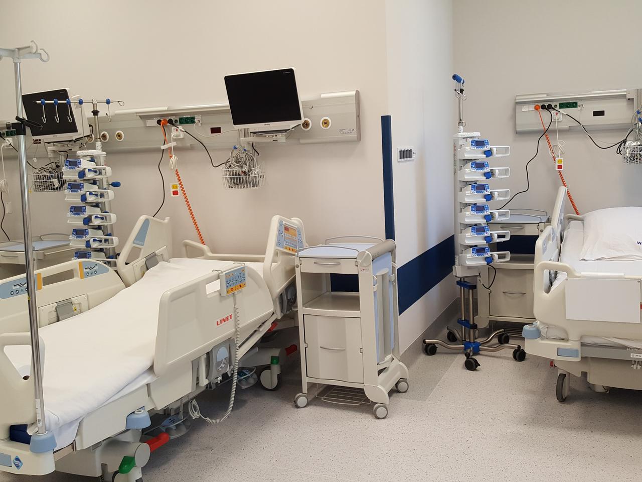 Radom. FATALNA sytuacja w szpitalu tymczasowym! Placówka PĘKA w szwach. Nie ma miejsc