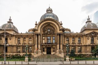 Pałac CEC - został wzniesiony jako budynek banku CEC