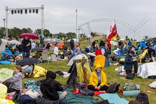 Potężna ulewa przerwała Spotkanie Młodych na Lednicy. Organizatorzy zarządzili ewakuację