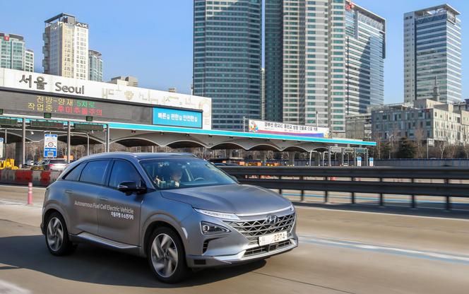 Hyundai NEXO - autonomiczny samochód zasilany wodorem